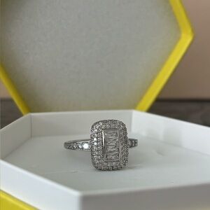 Elegant Silver Ring with Crystal Accents